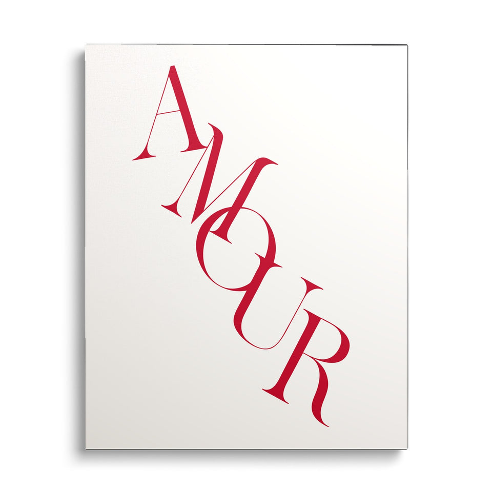 Toile Amour vue de face sur fond blanc : mot « Amour » en fines lettres rouges disposées en diagonale sur fond blanc