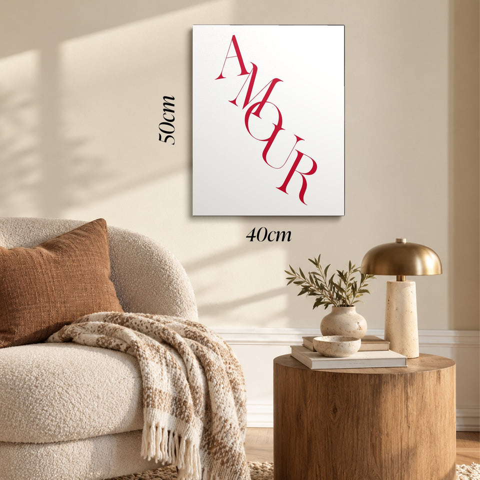 Toile Amour accrochée dans un salon au-dessus d’un canapé, avec ses cotes 40 × 50 cm
