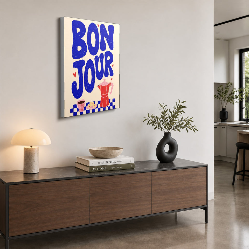 Toile Bonjour accrochée au-dessus d’un buffet en noyer