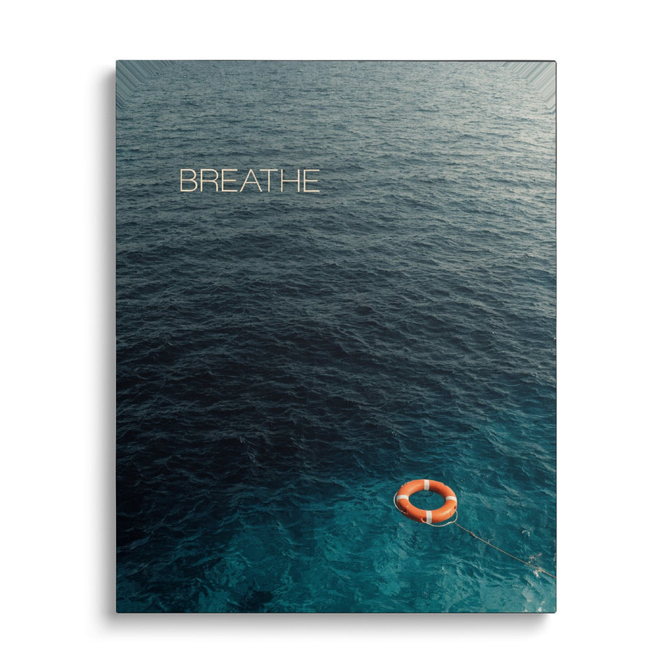 Toile Breathe vue de face sur fond blanc : photographie aérienne d’une mer bleu sombre avec une bouée orange et le mot « Breathe »