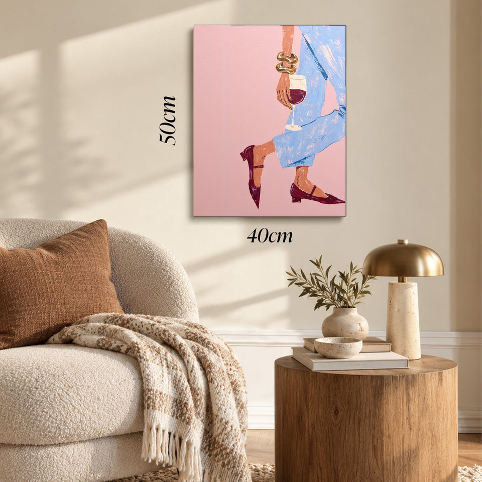 Toile Dernier Verre accrochée dans un salon au-dessus d’un canapé, avec ses cotes 40 × 50 cm