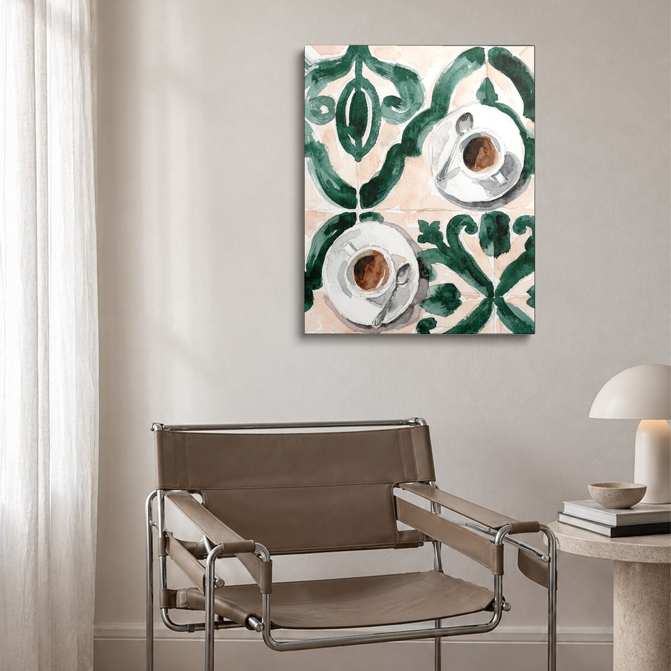 Toile Due Caffè accrochée au-dessus d’un fauteuil en cuir et acier
