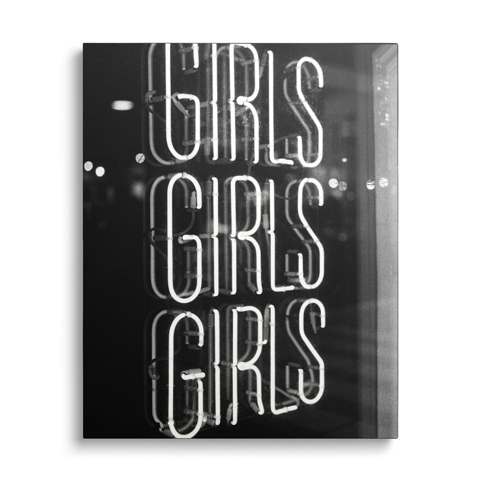 Toile Girls Girls Girls vue de face sur fond blanc : photographie noir et blanc d’une enseigne au néon répétant trois fois le mot « Girls »