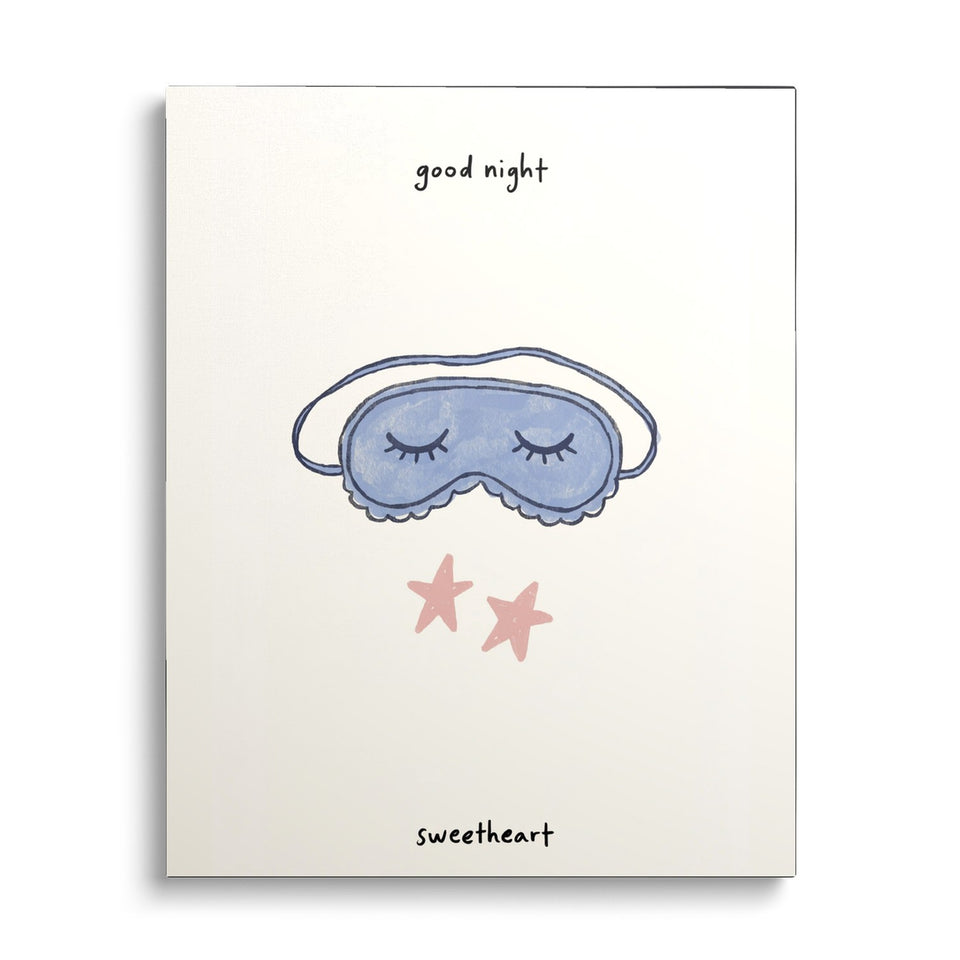 Toile Good Night Sweetheart vue de face sur fond blanc : masque de nuit bleu gris aux cils fermés et deux étoiles roses, inscription « good night sweetheart »