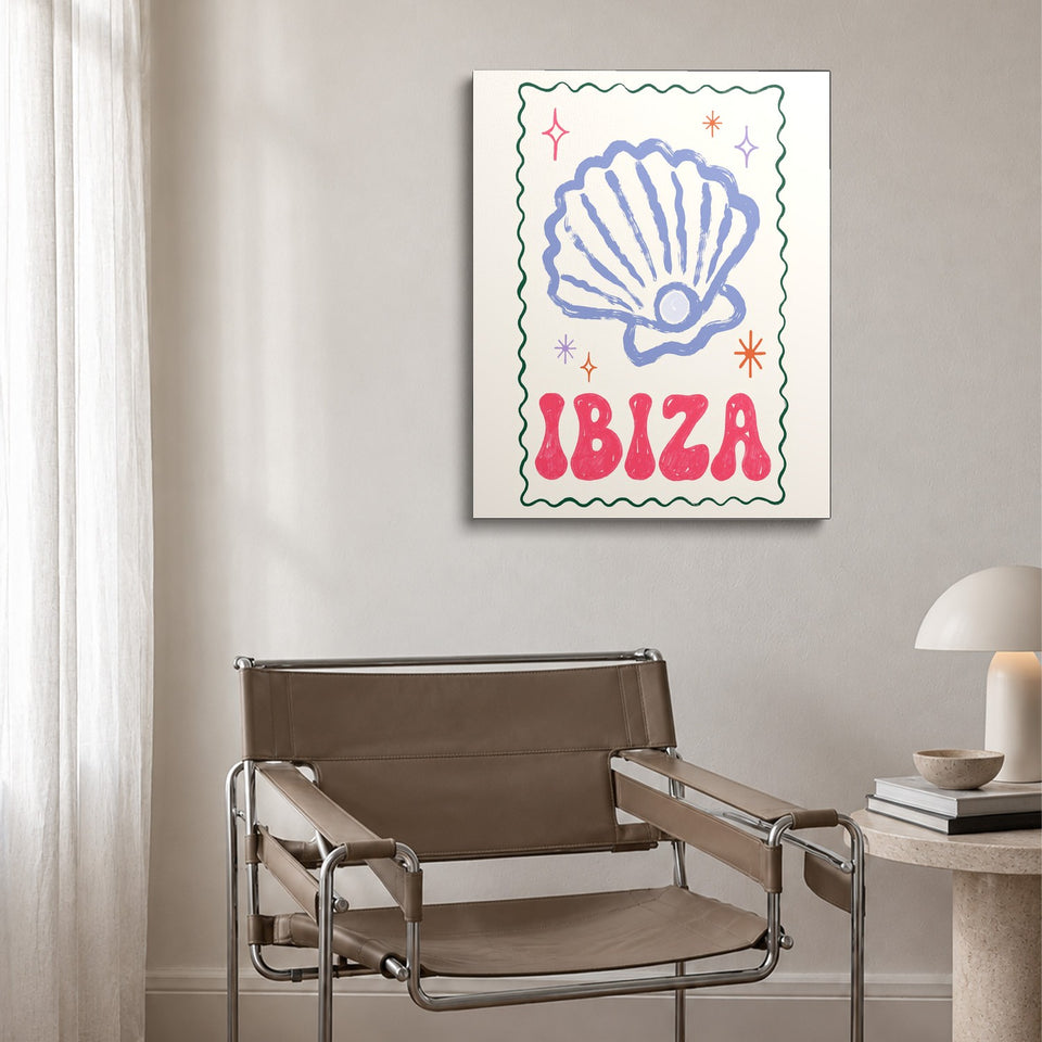 Toile Ibiza accrochée au-dessus d’un fauteuil en cuir et acier