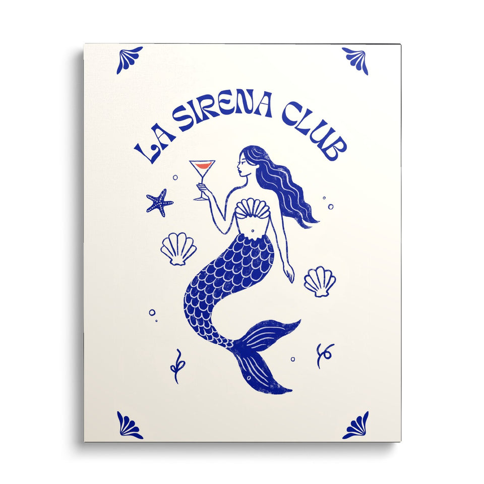Toile La Sirena Club vue de face sur fond blanc : sirène dessinée au trait bleu tenant un cocktail, entourée de coquillages, inscription « La Sirena Club »