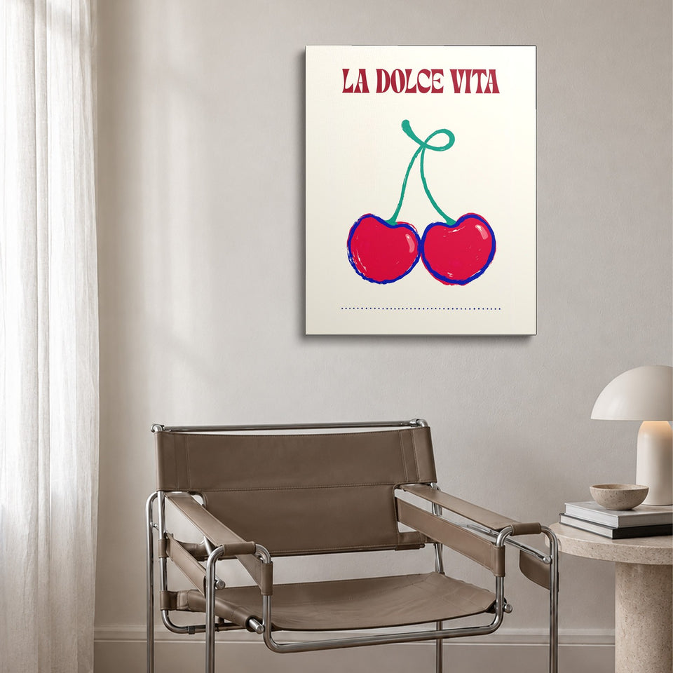 Toile Les Cerises accrochée au-dessus d’un fauteuil en cuir et acier