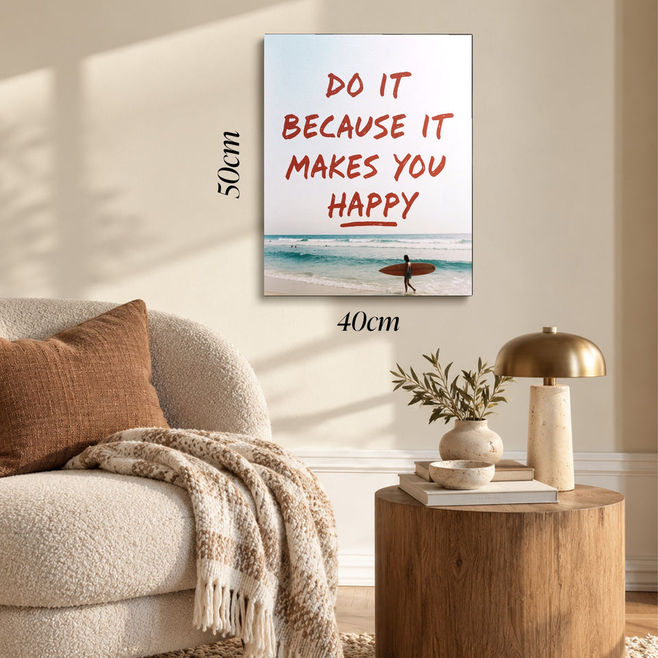 Toile Makes You Happy accrochée dans un salon au-dessus d’un canapé, avec ses cotes 40 × 50 cm
