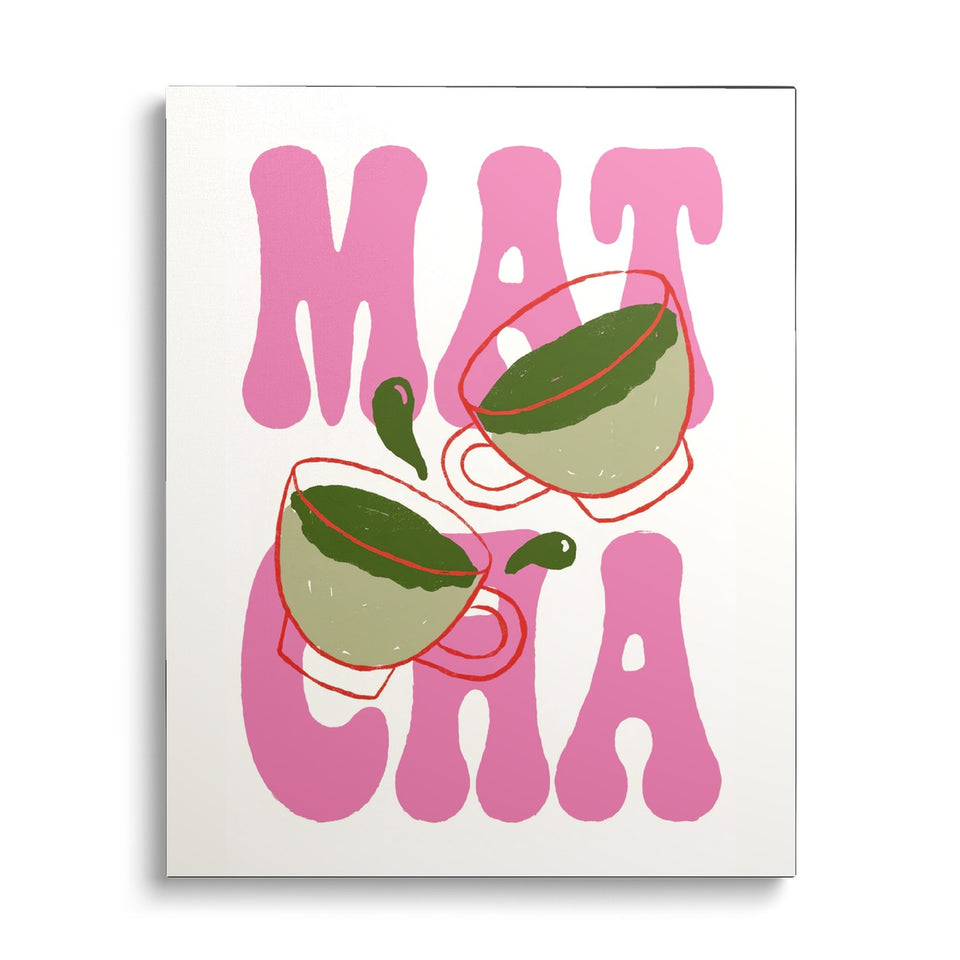 Toile Matcha vue de face sur fond blanc : lettres roses MATCHA et deux tasses de thé vert renversées