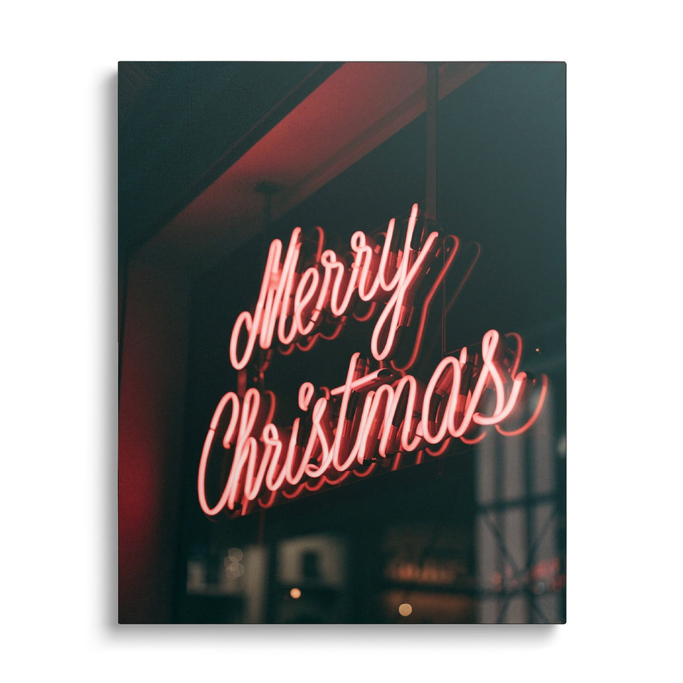 Toile Néon de Noël vue de face sur fond blanc : photographie de nuit d’une enseigne au néon rouge « Merry Christmas » dans une vitrine
