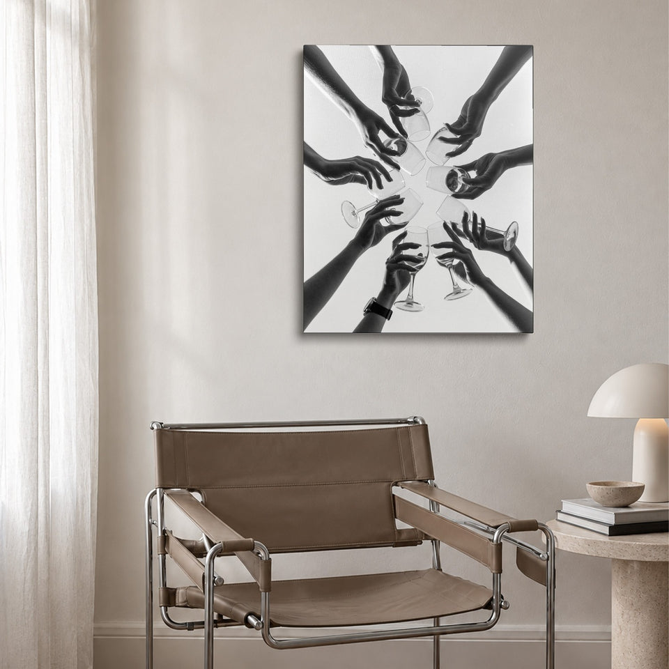 Toile Santé accrochée au-dessus d’un fauteuil en cuir et acier