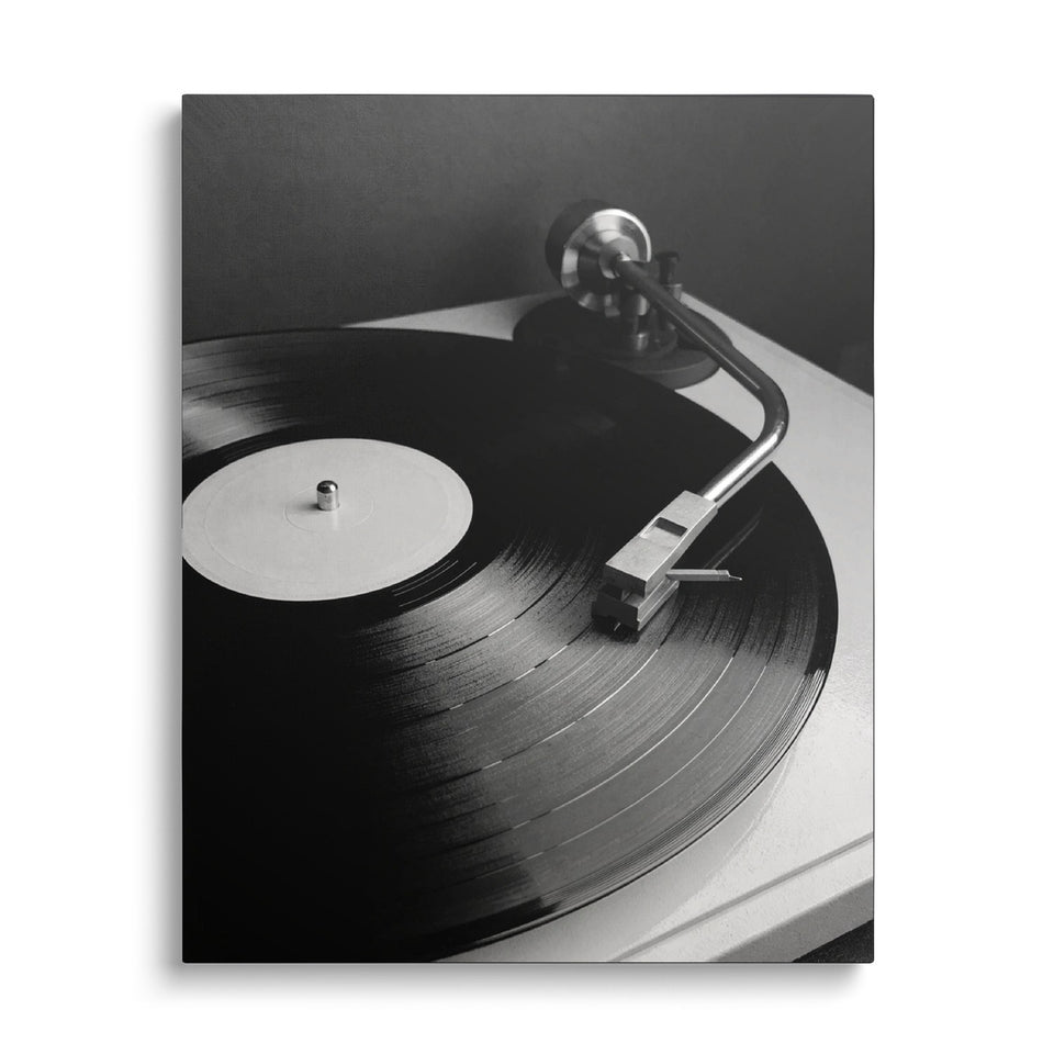 Toile 33 Tours vue de face sur fond blanc : photographie noir et blanc d’une platine vinyle vue du dessus, disque et bras de lecture